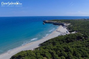 La spiaggia di Torre dell'Orso vista dal drone