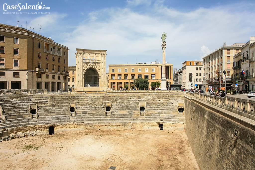 Anfiteatro, Sedile e colonna di Sant'Oronzo, Lecce